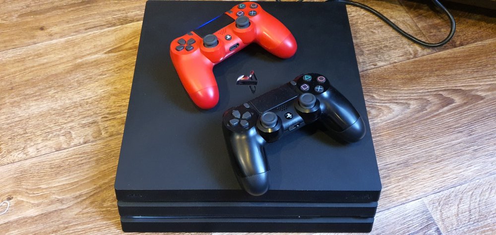 продам ps4 pro.jpg
